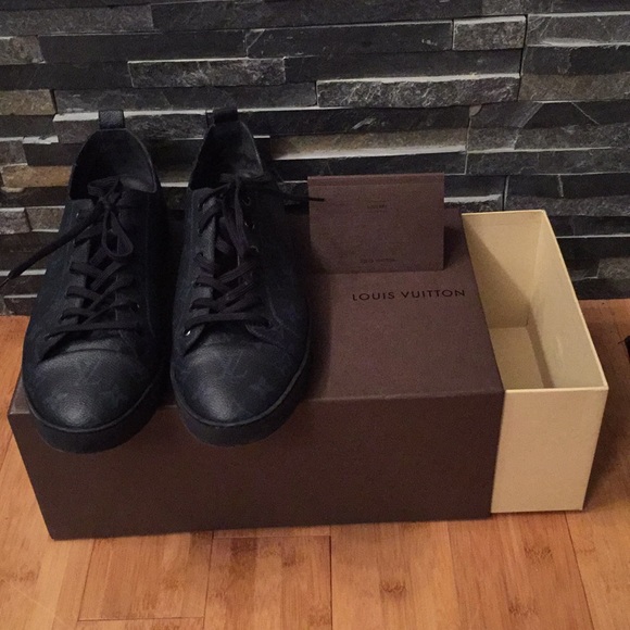 Authentic navy blue Louis Vuitton sneaker sz 9 - Picture 1 of 8